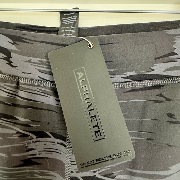 NWT Men’s‎ Alphalete Camo Shorts SIZE S - Picture 9 of 9